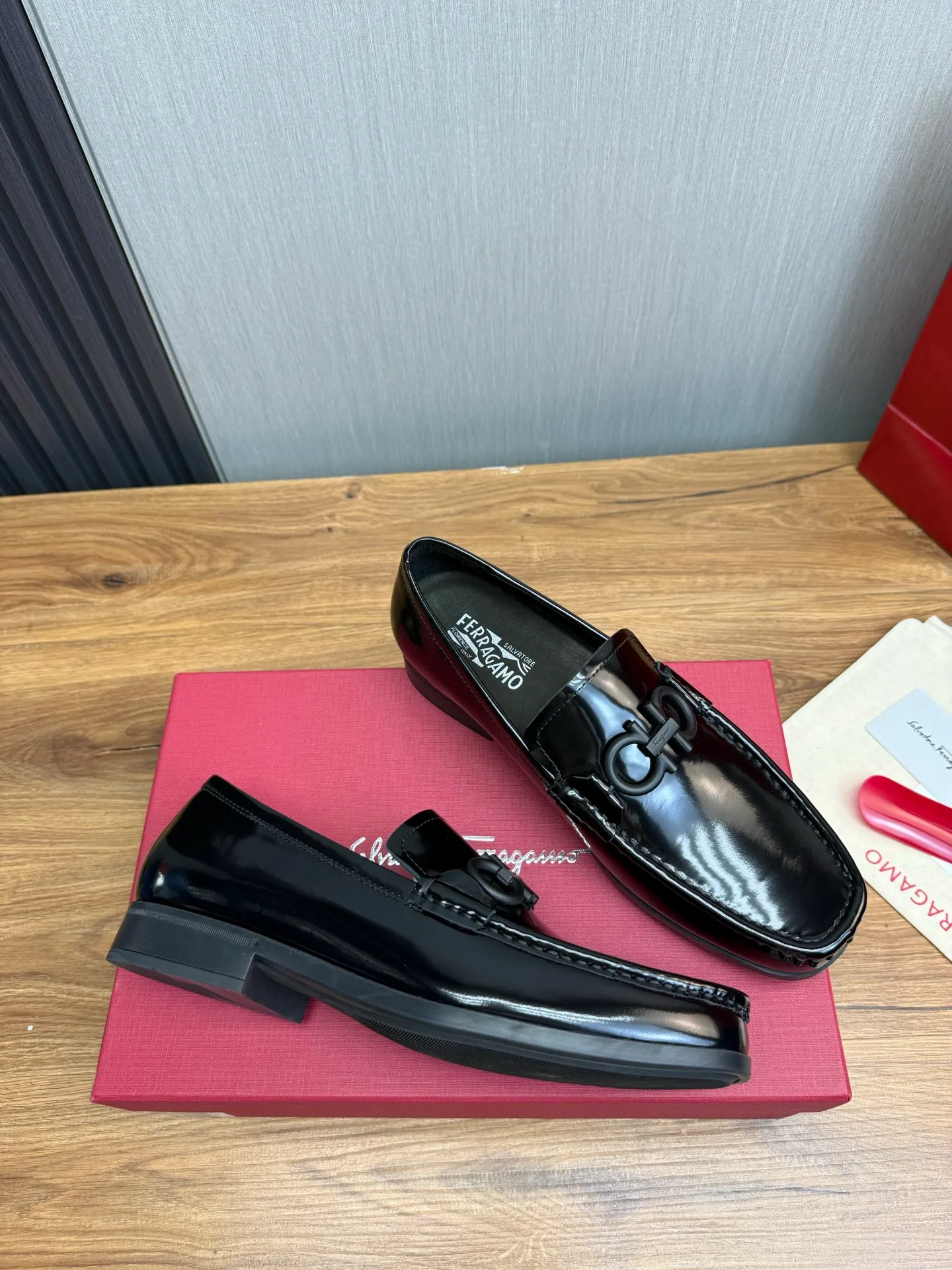 Men's shoes 💰760💰 Ferragamo. [Ferragamo] Men's Loaf leather shoes, the latest hot style, 1:1 original purchase quality, top quality, imported open-edge beaded cowhide leather on the upper, hand-made three-dimensional stitching highlights the round toe design, the inner feet are made of imported cowhide, with original wear-resistant rubber outsole, matching code 39-44, (38, 45 custom-made, non-refundable)